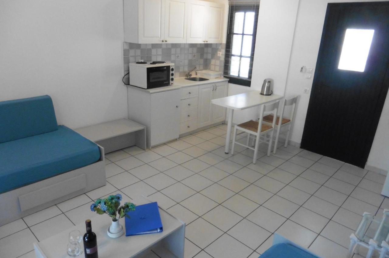Kokkini Hani Julies Apartments מראה חיצוני תמונה