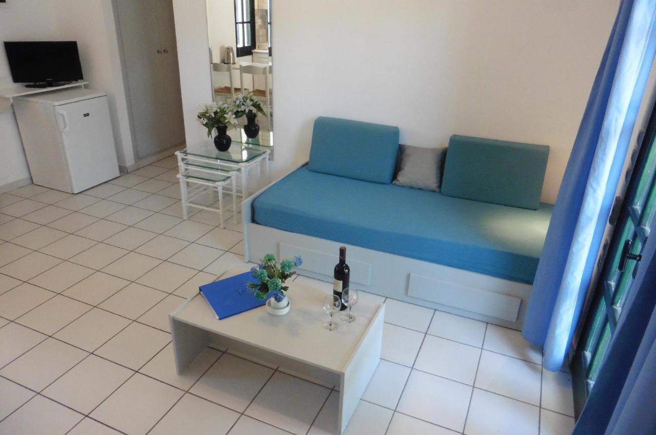 Kokkini Hani Julies Apartments מראה חיצוני תמונה